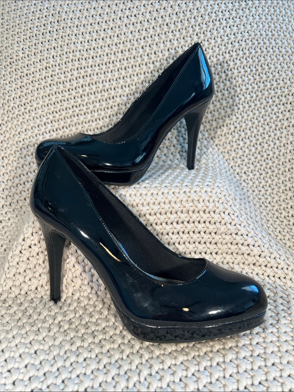 Christian Siriano Black Patent Leather Round Toe Pumps